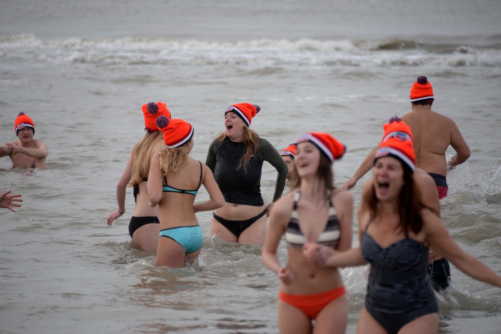 ../Images/Nieuwjaarsduik Nederzandt 2016 090.jpg